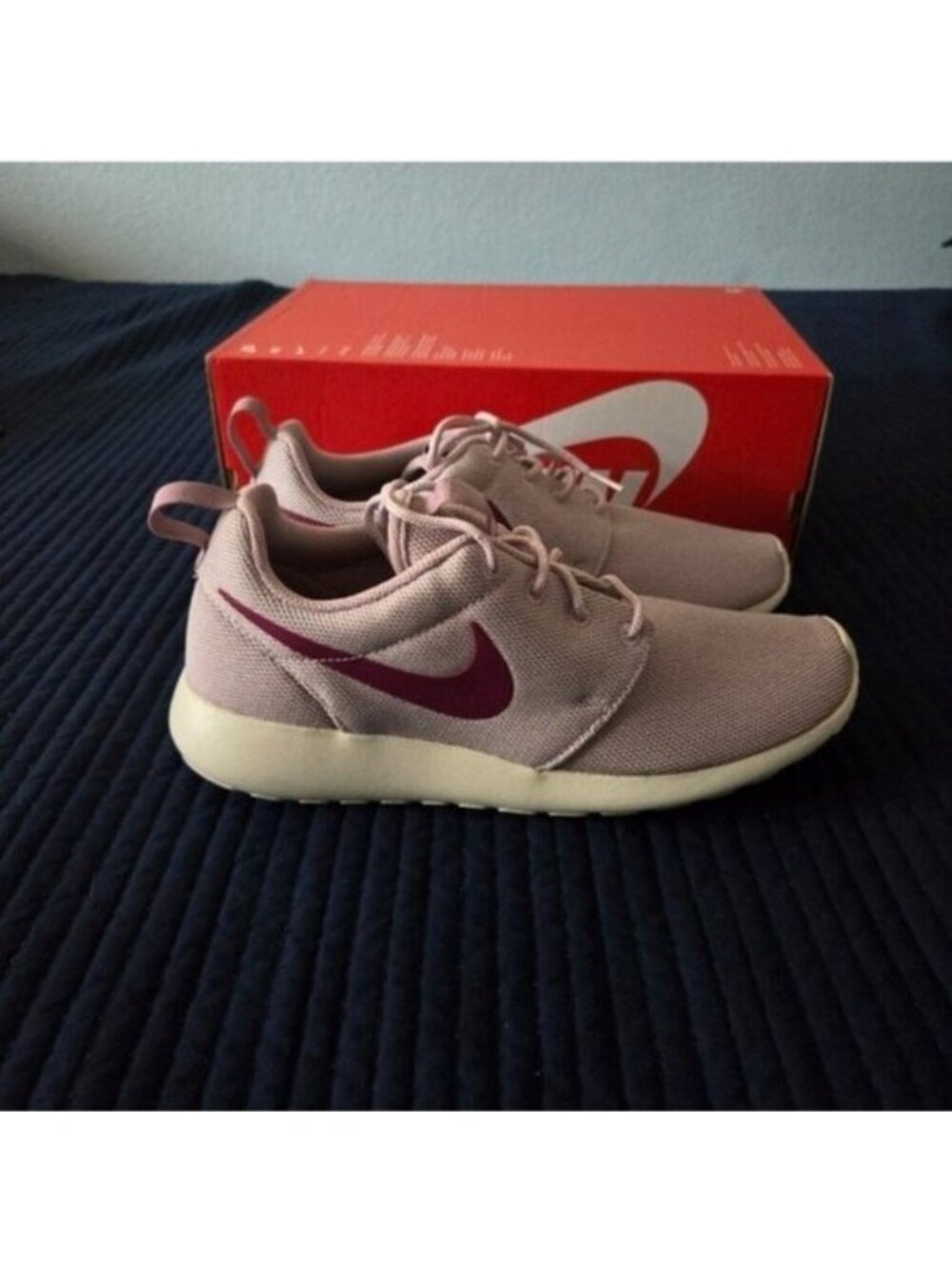 Nike Roshe One Women Size 11 Plum Chaulk True Berry 072026 - Picture 8 of 12